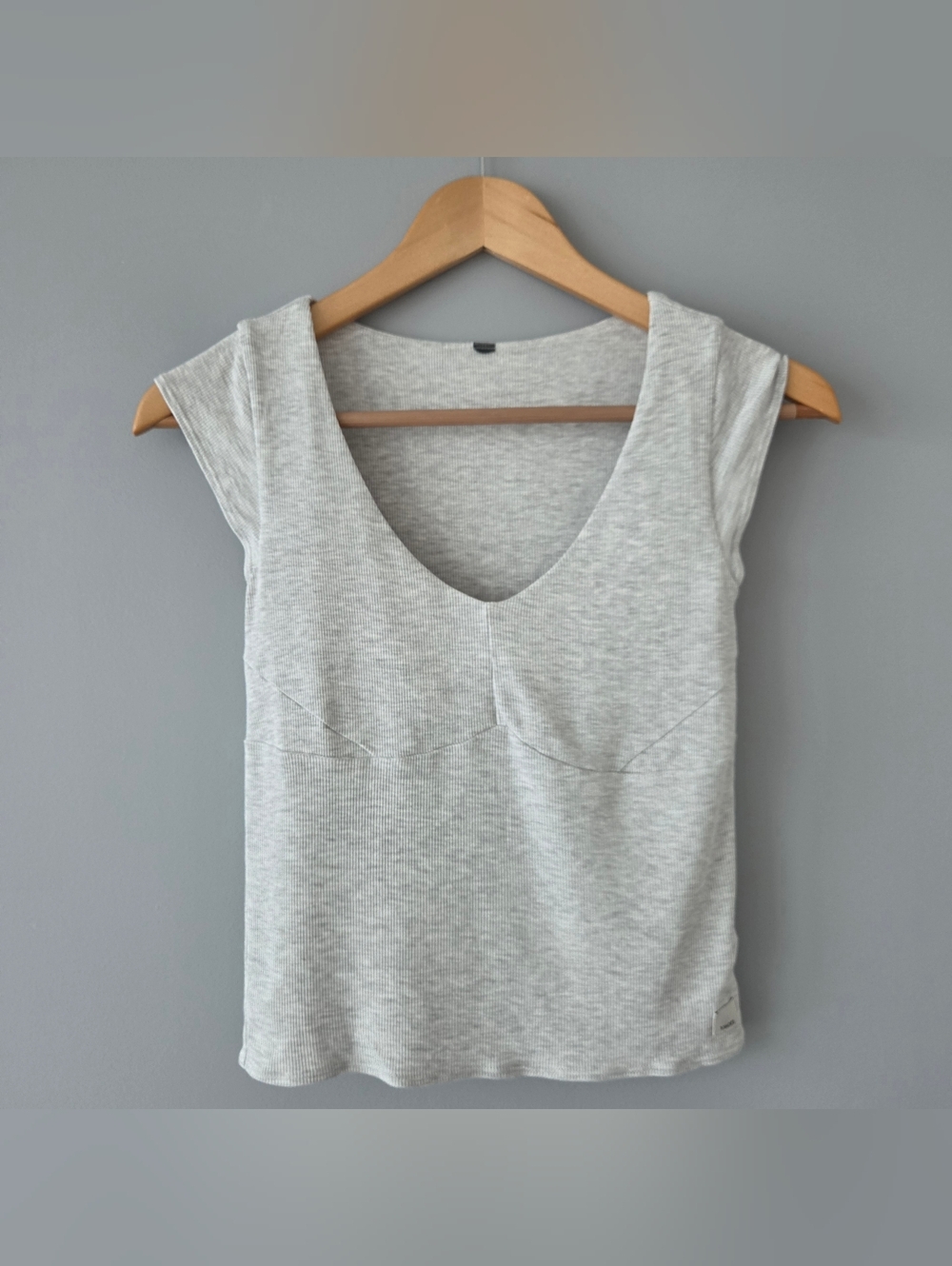 Vuori Women's Sleeveless Cove V-Neck Tank - Size Small - Heather Gray - VW1157